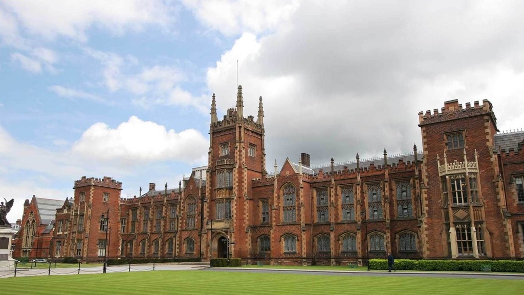 Queen's University Belfast のキャンパス画像